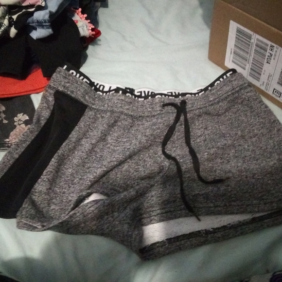 Shorts - Picture 2 of 5